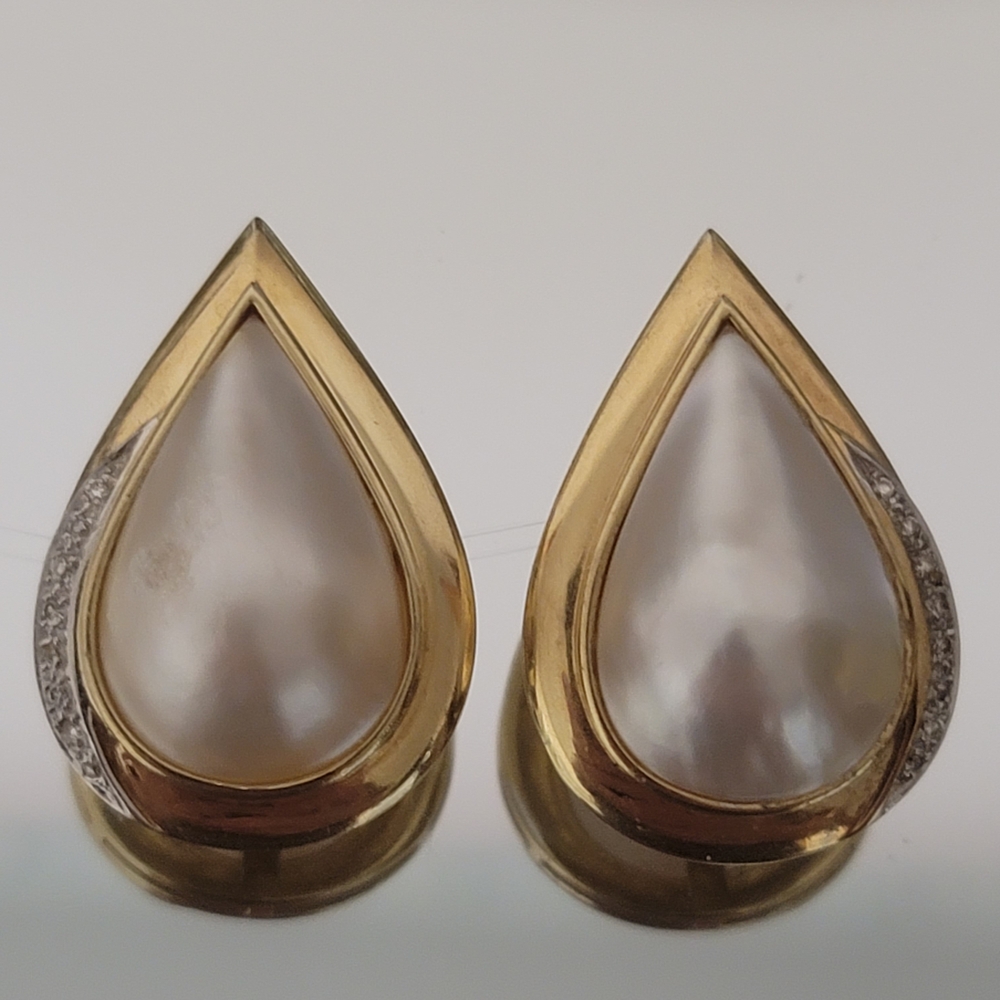 ON HOLD❗️14k Solid Yellow Gold Mabe Pearl Diamond Teardrop Earrings. Used